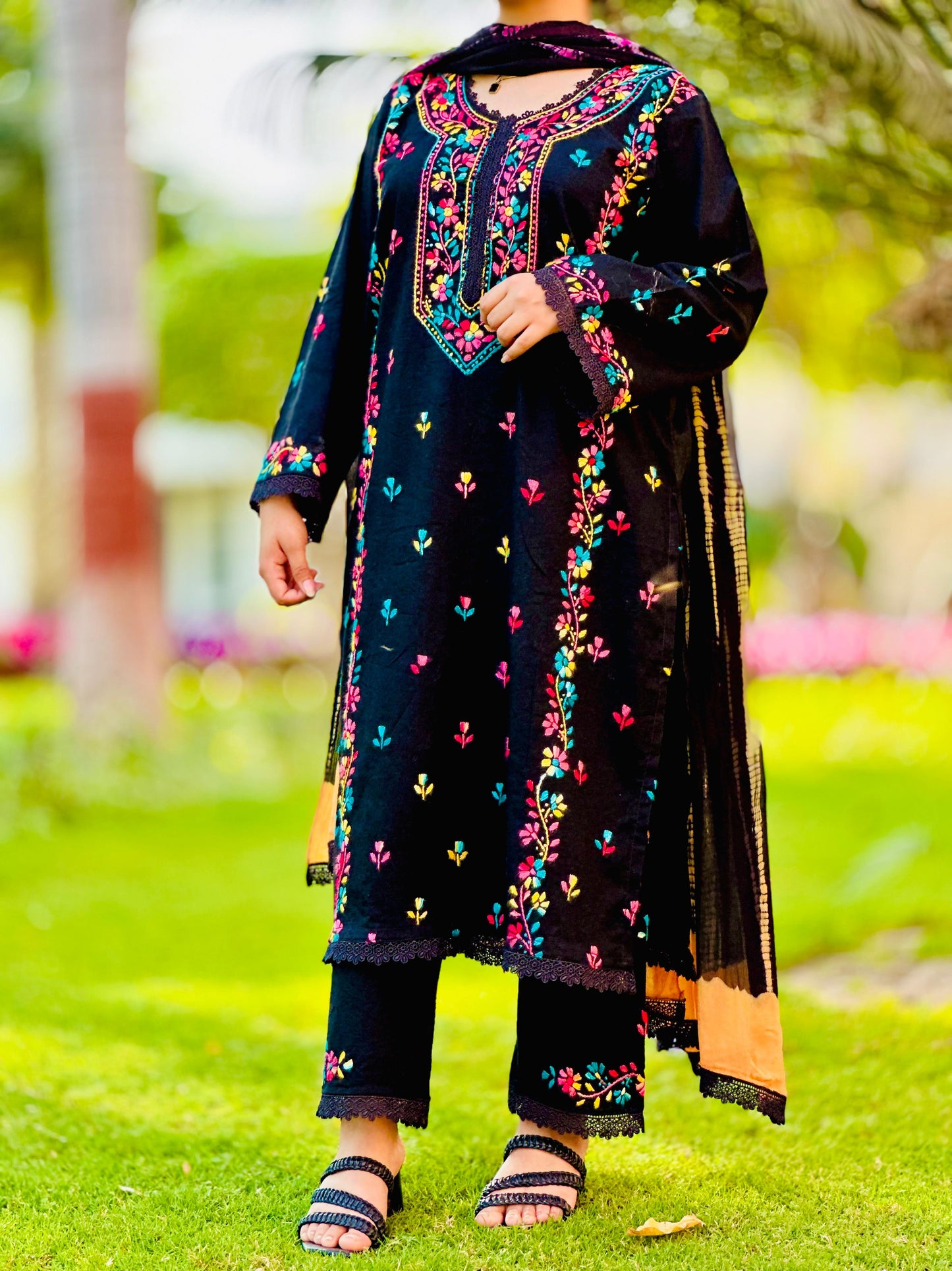 Black Pakka Boor Lawn 3 Piece Suit