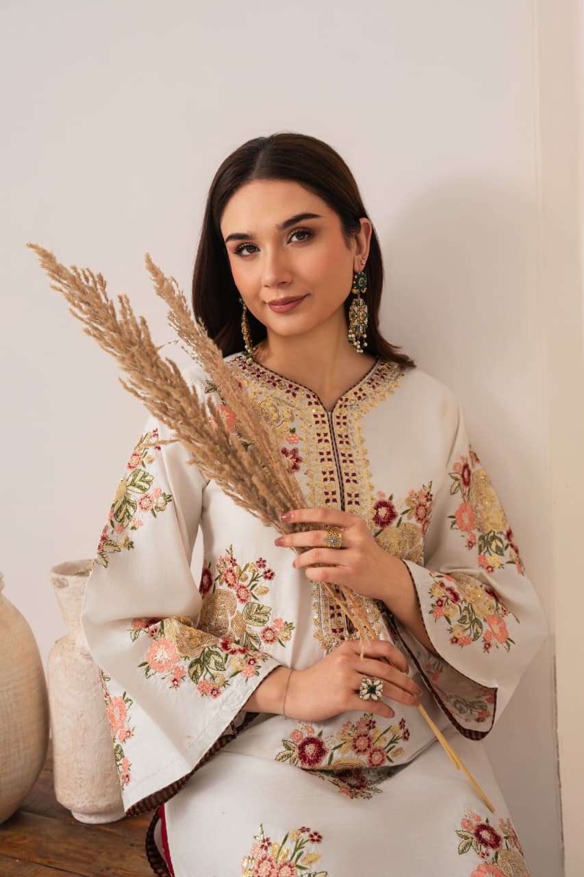 SABI EMBROIDERED 2PC