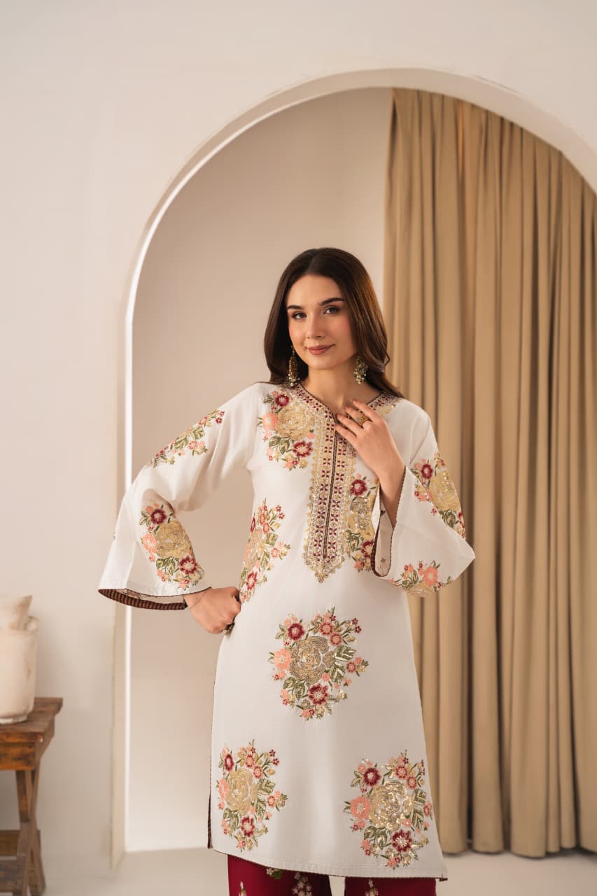 SABI EMBROIDERED 2PC
